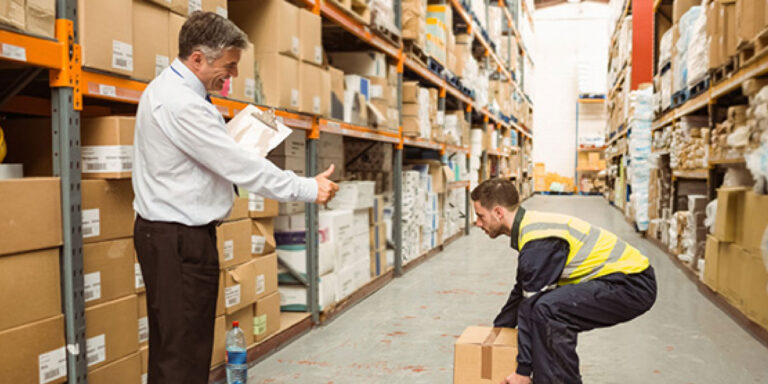 Supervisor watching someone do manual handling